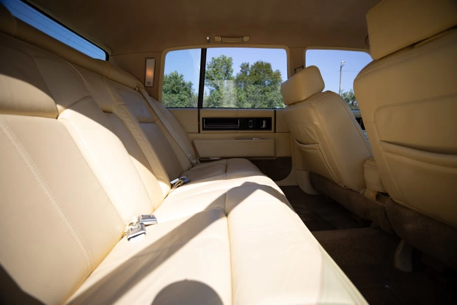 1989 Cadillac DeVille 6th Gen - Image 17 of 23