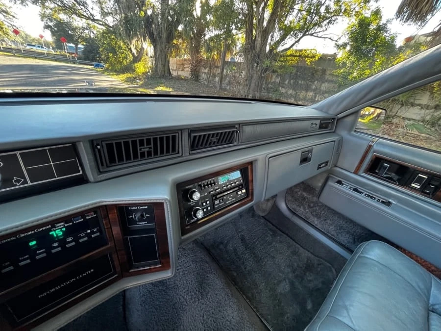 1989 Cadillac DeVille 6th Gen - Image 22 of 28