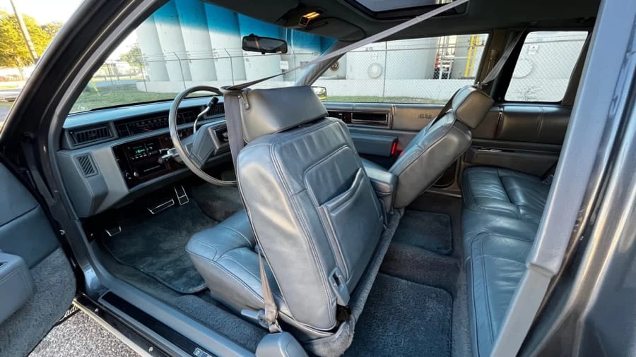 1989 Cadillac DeVille 6th Gen - Image 26 of 28