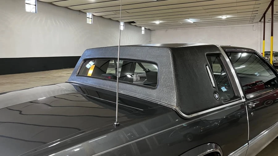 1989 Cadillac DeVille 6th Gen - Image 17 of 28