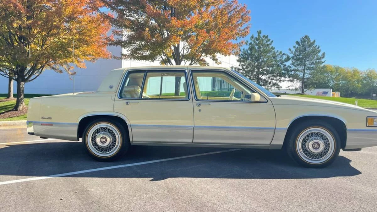 1989 Cadillac DeVille 6th Gen - Image 2 of 19