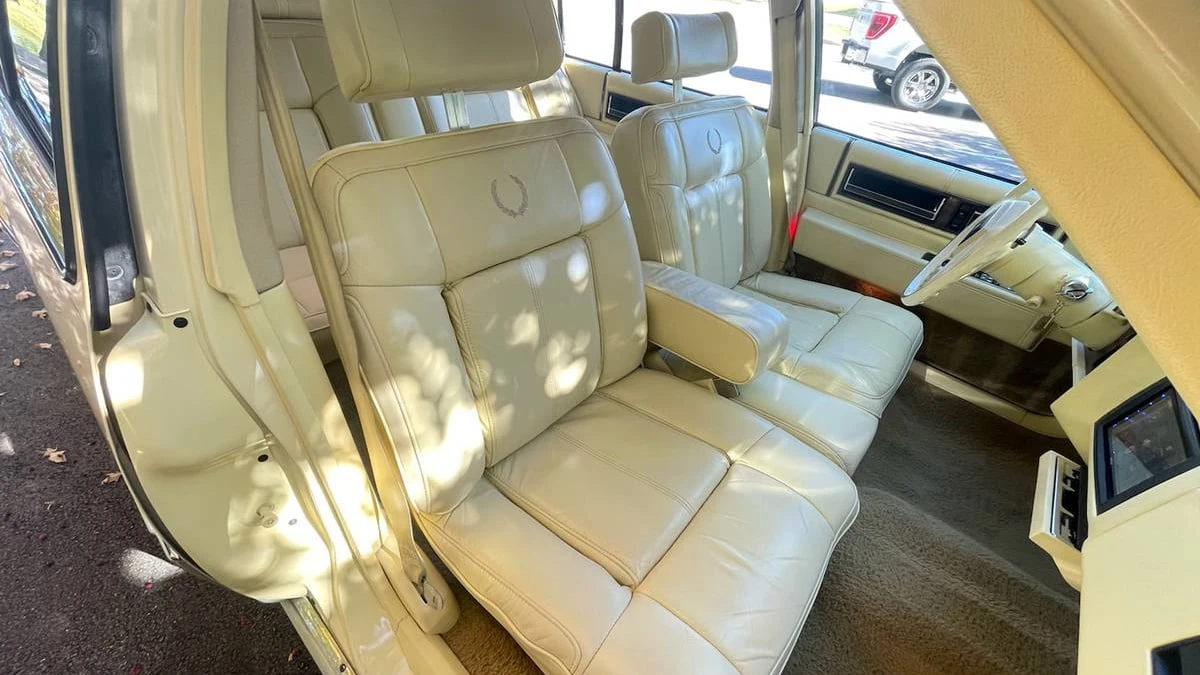 1989 Cadillac DeVille 6th Gen - Image 6 of 19