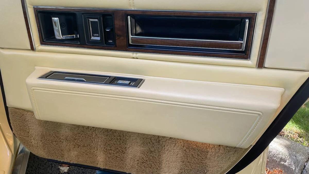 1989 Cadillac DeVille 6th Gen - Image 10 of 19