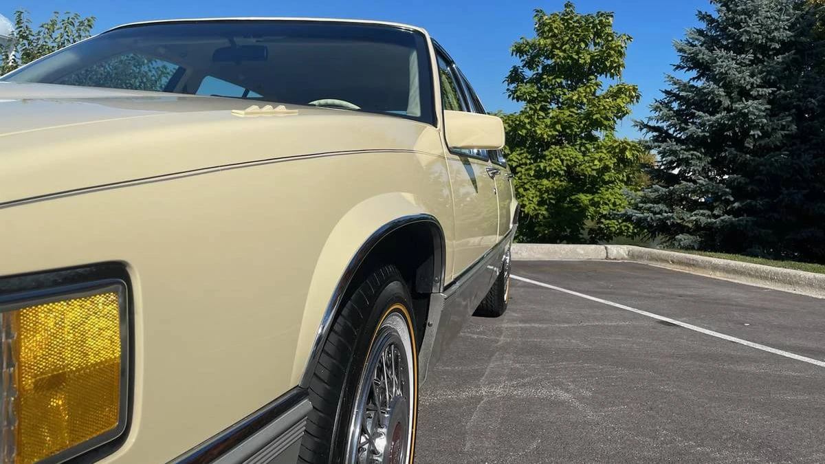 1989 Cadillac DeVille 6th Gen - Image 11 of 19