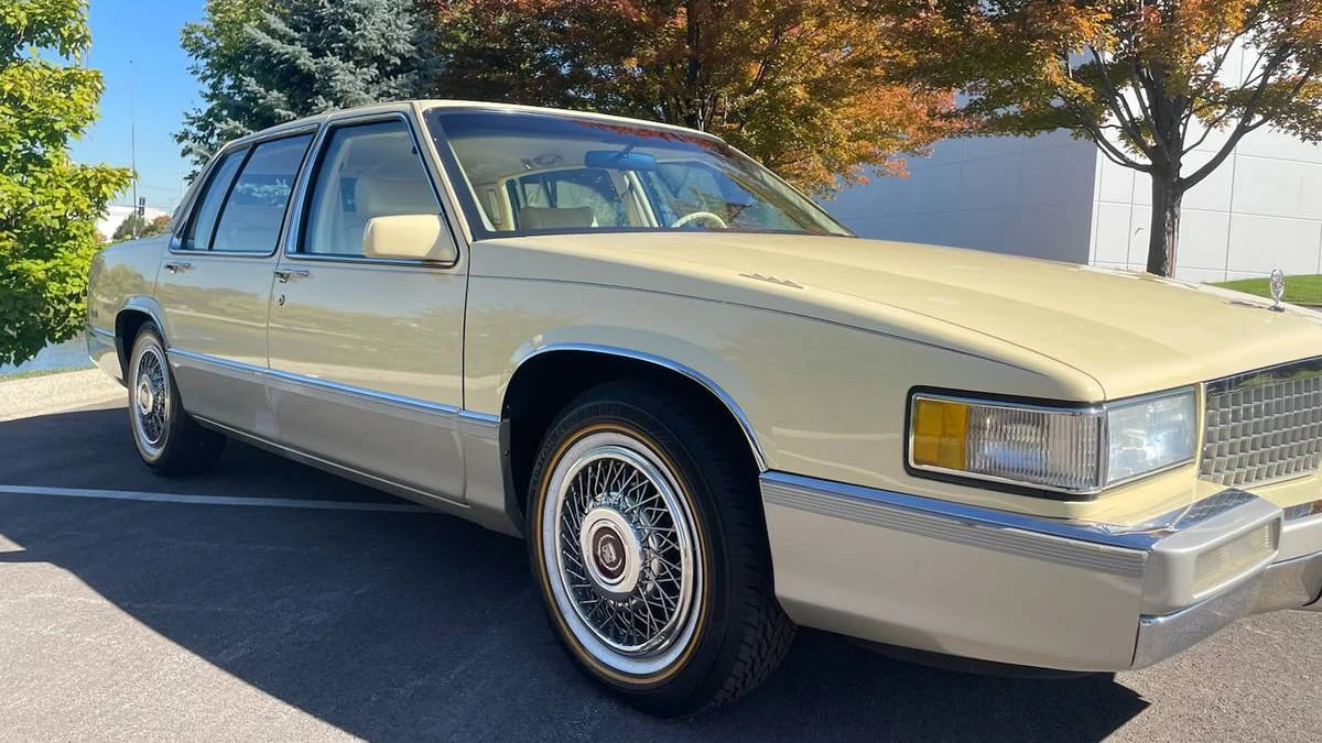 1989 Cadillac DeVille 6th Gen - Image 16 of 19