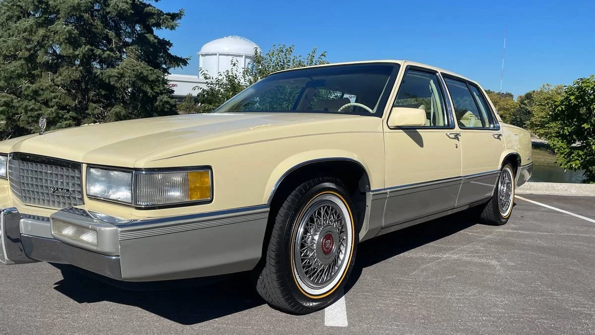 1989 Cadillac DeVille 6th Gen - Image 17 of 19