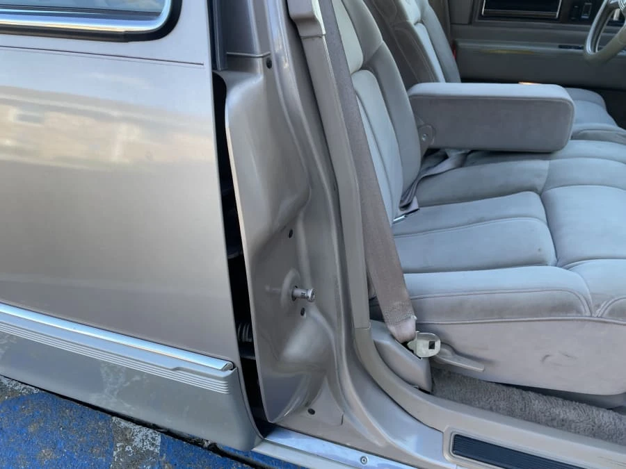 1989 Cadillac DeVille 6th Gen - Image 20 of 30