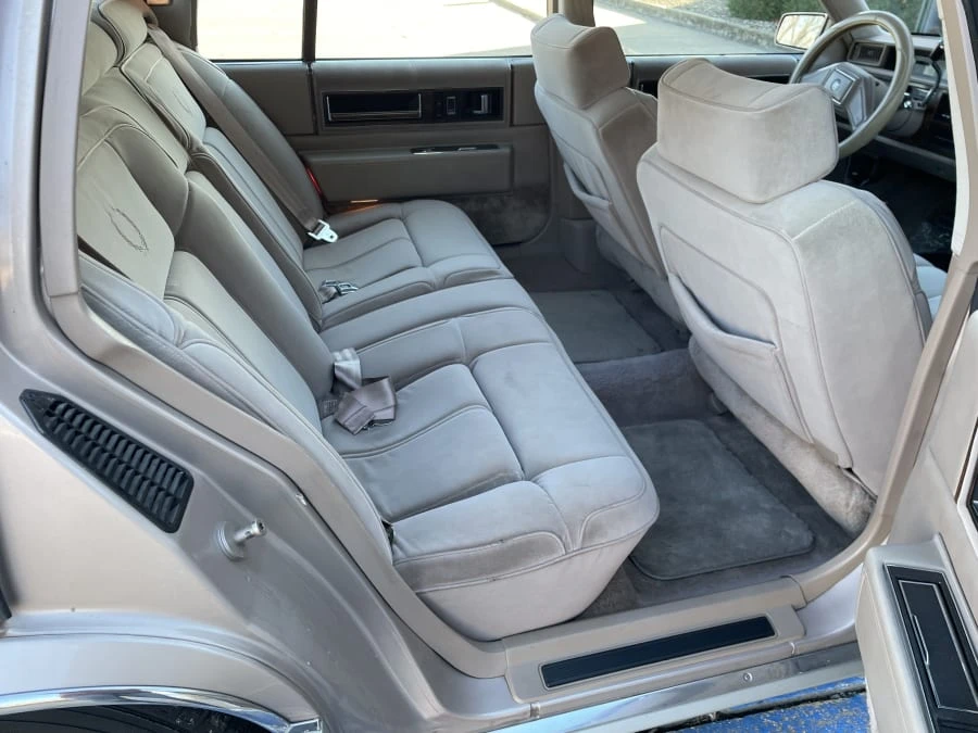 1989 Cadillac DeVille 6th Gen - Image 18 of 30