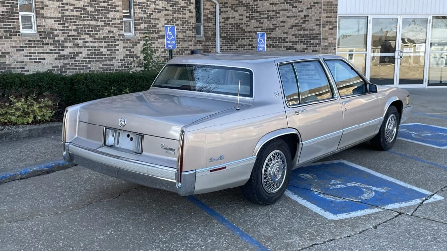 1989 Cadillac DeVille 6th Gen - Image 3 of 30