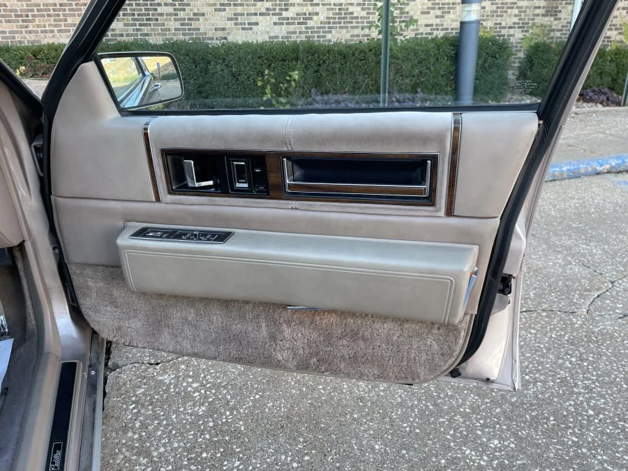 1989 Cadillac DeVille 6th Gen - Image 27 of 30