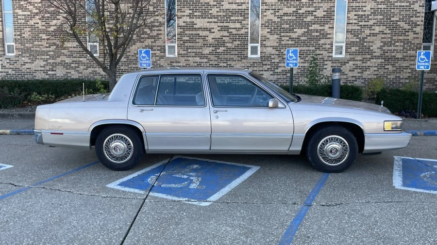 1989 Cadillac DeVille 6th Gen - Image 12 of 30