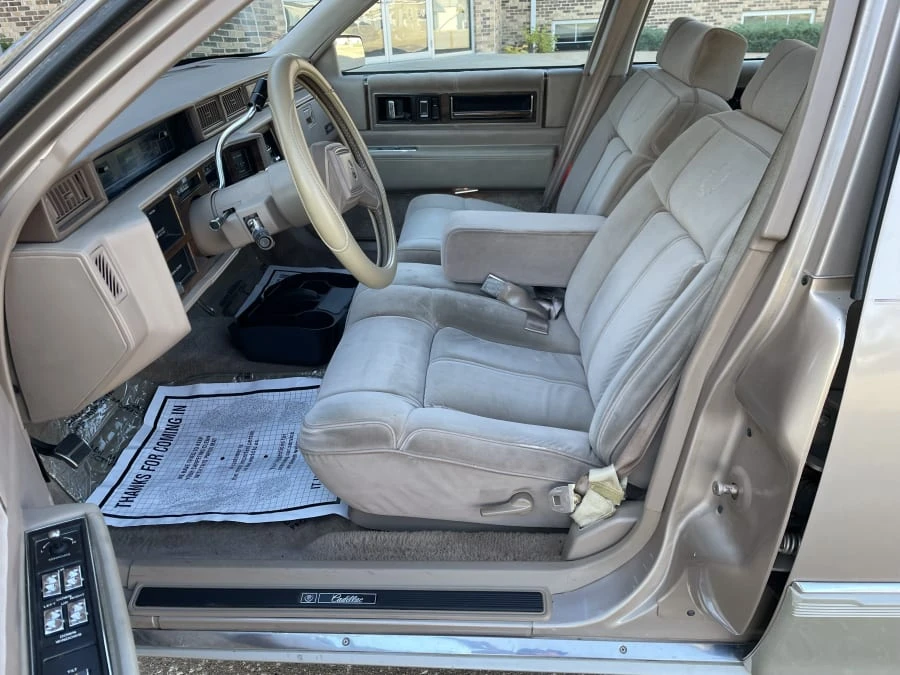 1989 Cadillac DeVille 6th Gen - Image 25 of 30