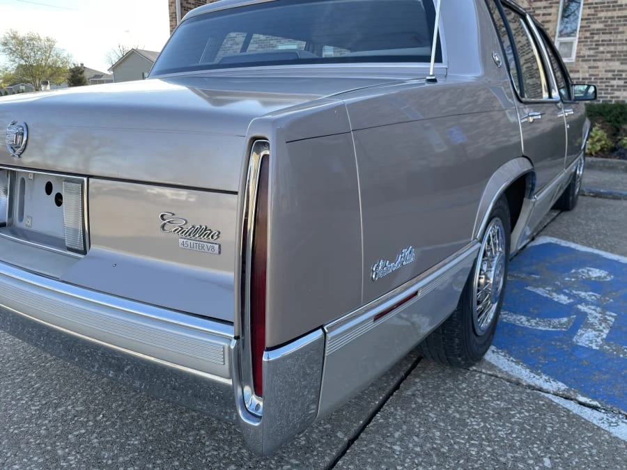 1989 Cadillac DeVille 6th Gen - Image 14 of 30