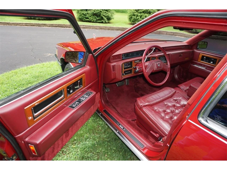 1989 Cadillac Fleetwood - Image 14 of 31