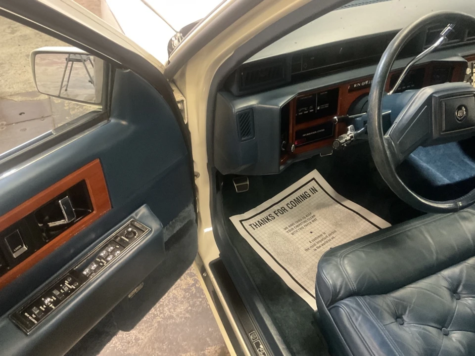 1989 Cadillac Fleetwood - Image 23 of 31
