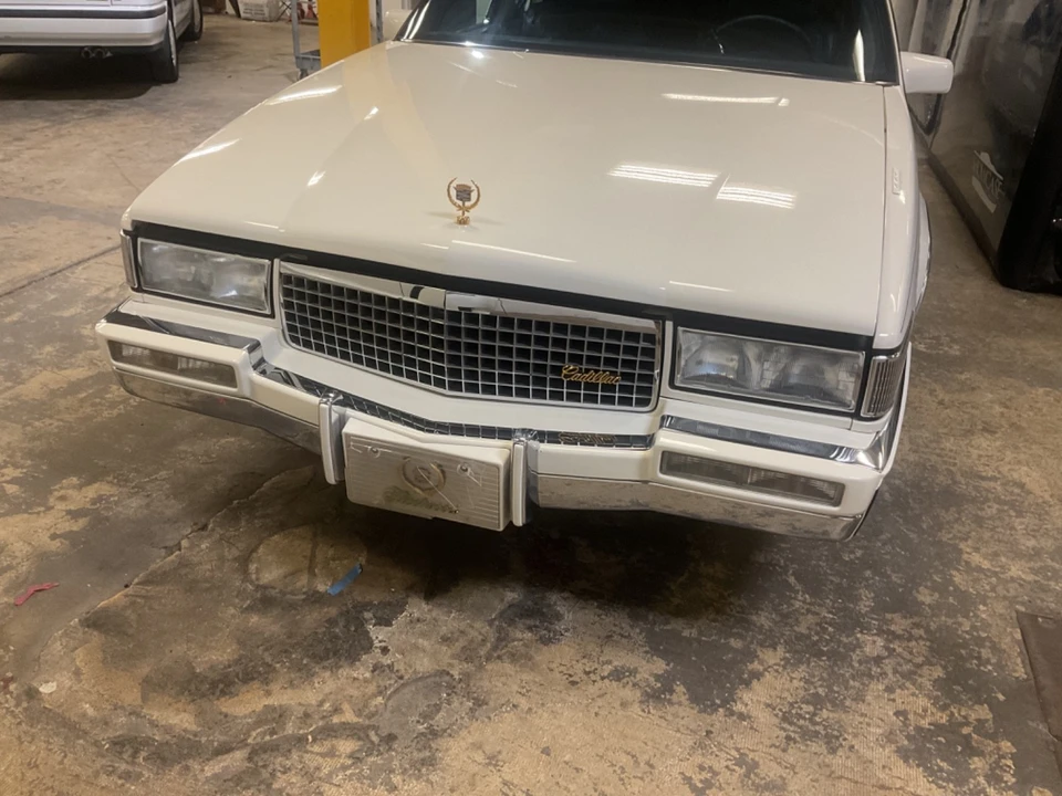 1989 Cadillac Fleetwood - Image 15 of 31