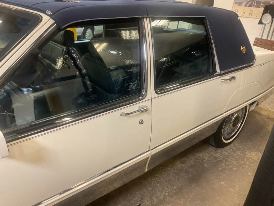 1989 Cadillac Fleetwood - Image 21 of 31