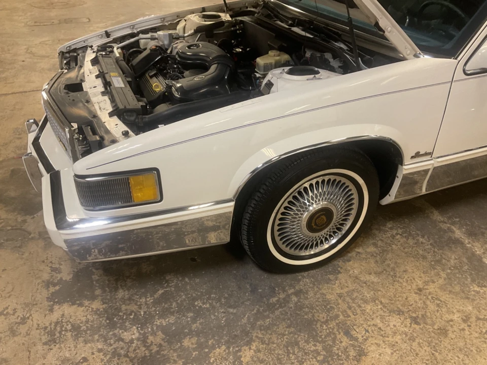 1989 Cadillac Fleetwood - Image 17 of 31