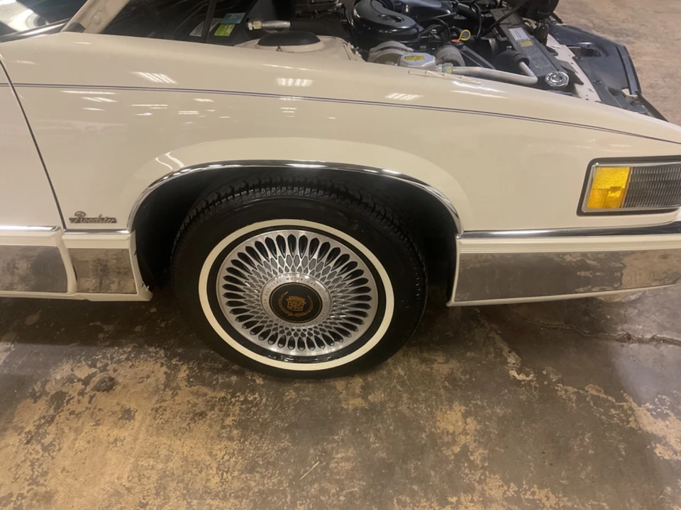1989 Cadillac Fleetwood - Image 2 of 31