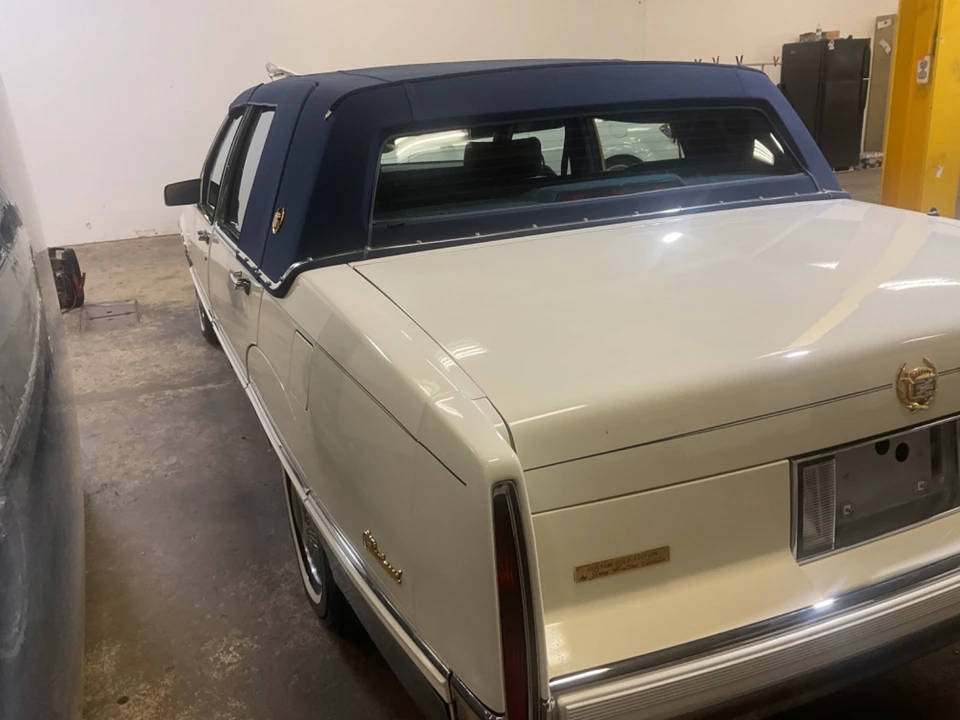 1989 Cadillac Fleetwood - Image 22 of 31