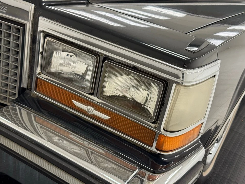1989 Cadillac Fleetwood - Image 11 of 21