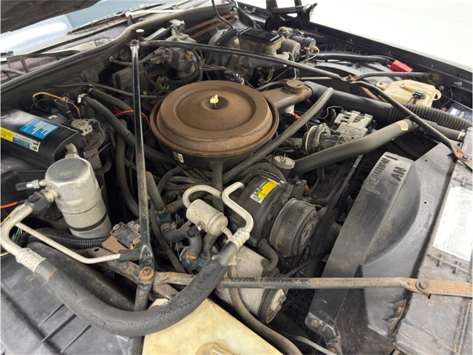 1989 Cadillac Fleetwood - Image 28 of 31