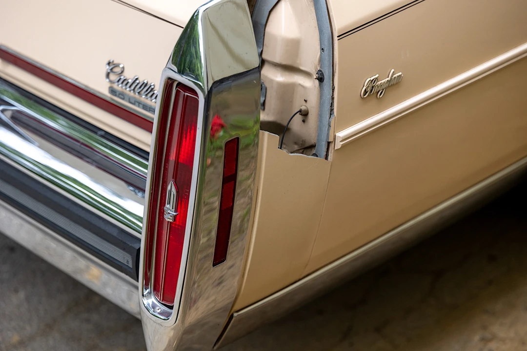 1989 Cadillac Fleetwood - Image 21 of 31
