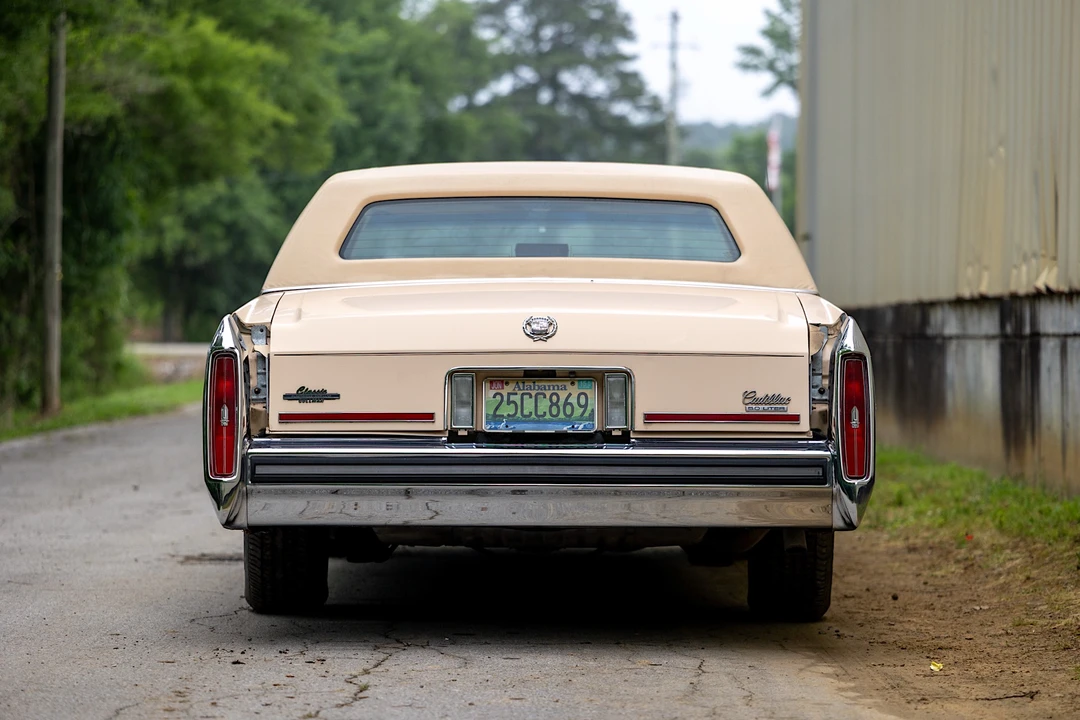 1989 Cadillac Fleetwood - Image 9 of 31