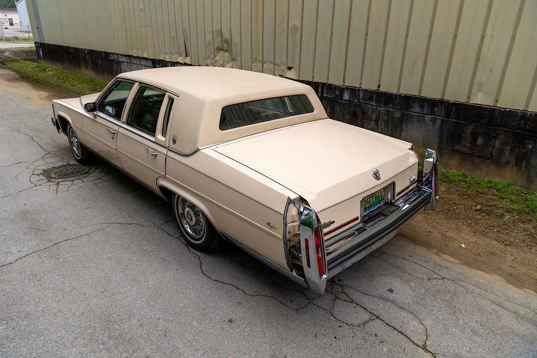 1989 Cadillac Fleetwood - Image 3 of 31