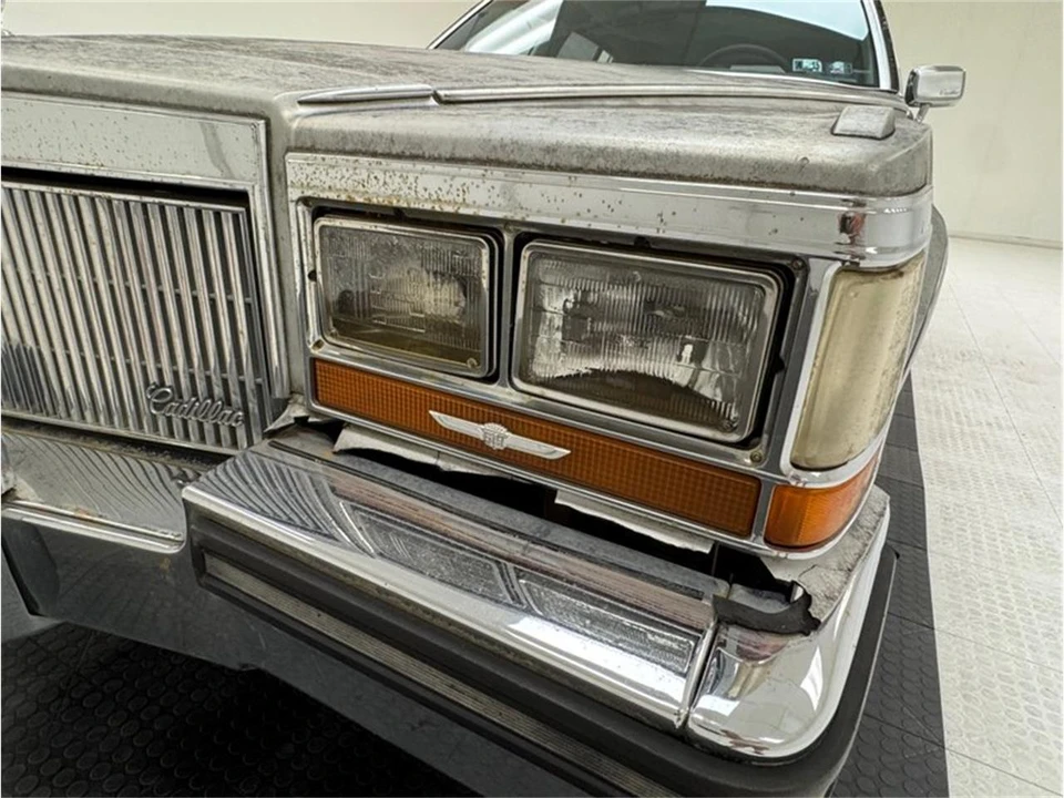 1989 Cadillac Fleetwood - Image 11 of 31