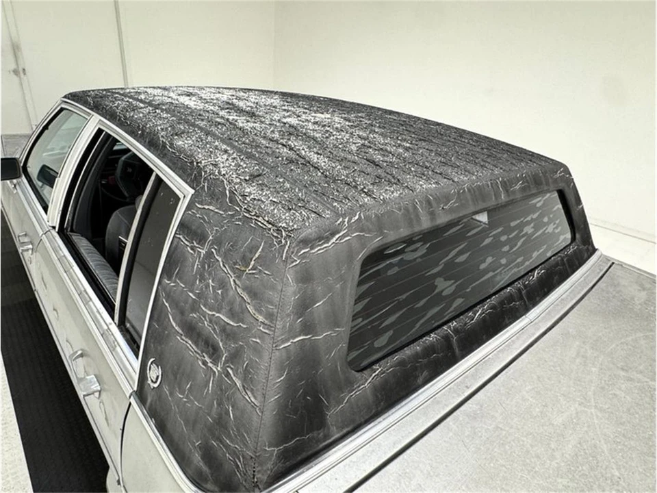 1989 Cadillac Fleetwood - Image 17 of 31