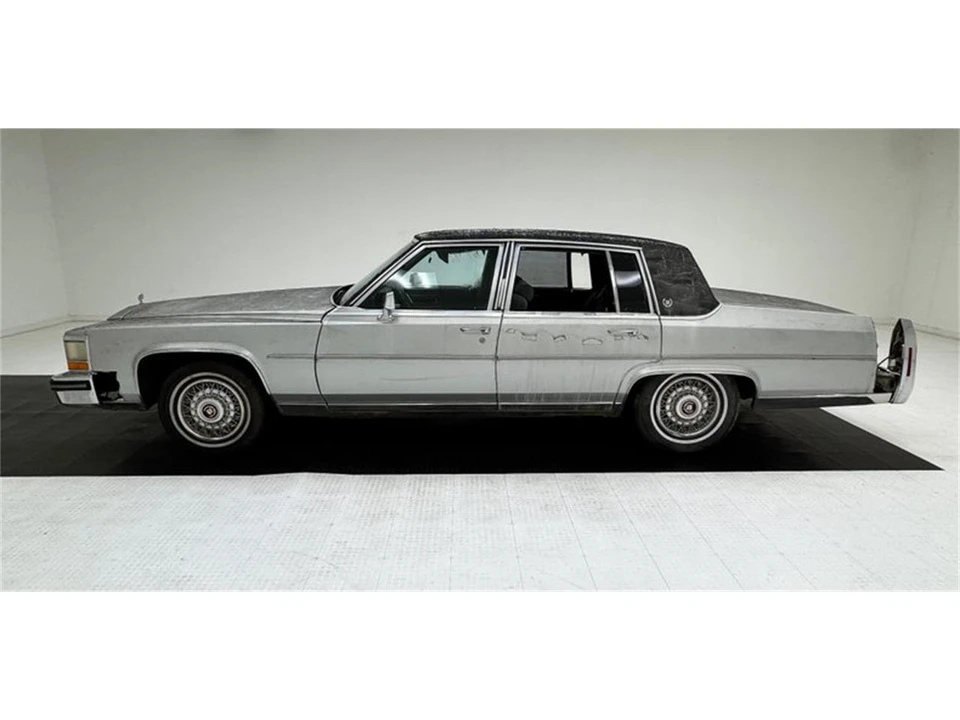 1989 Cadillac Fleetwood - Image 2 of 31