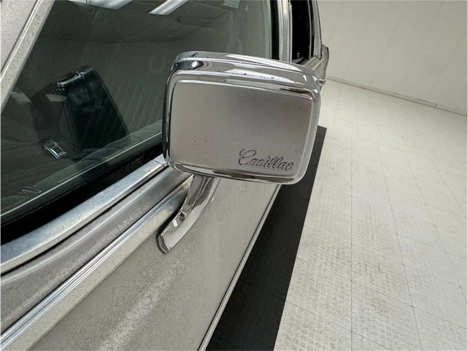 1989 Cadillac Fleetwood - Image 15 of 31