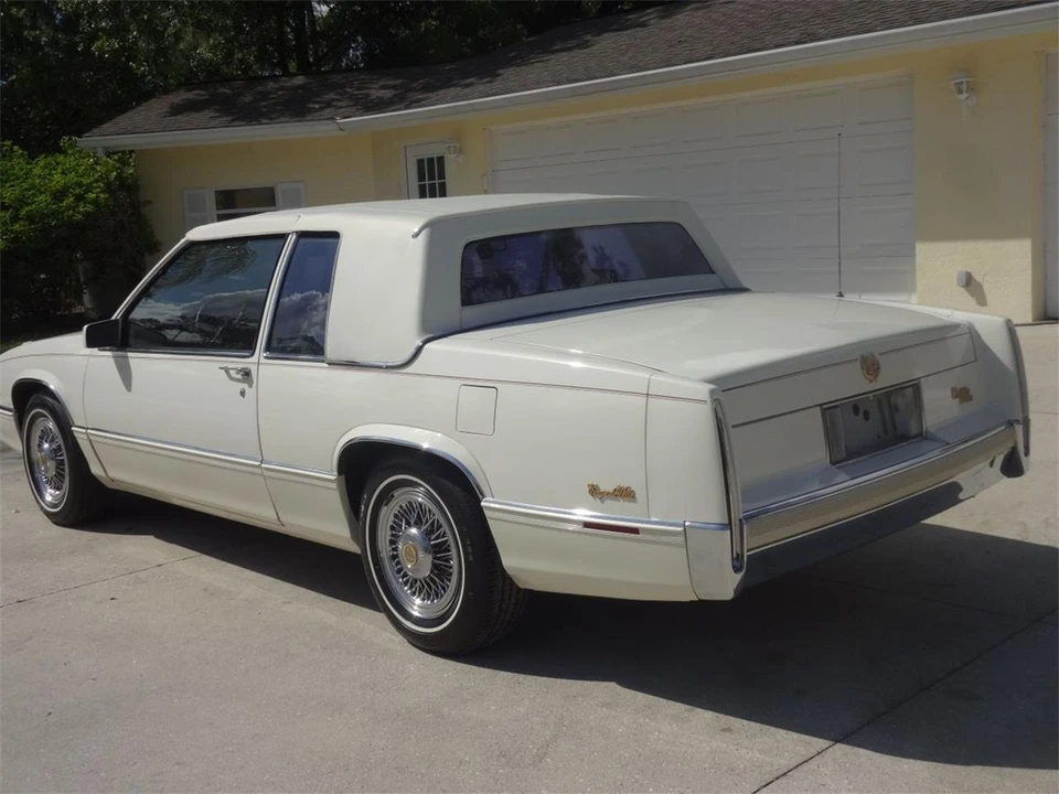 1989 Cadillac DeVille 6th Gen - Image 13 of 31