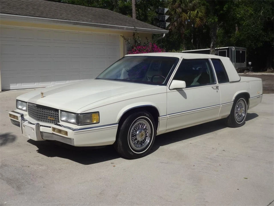 1989 Cadillac DeVille 6th Gen - Image 17 of 31