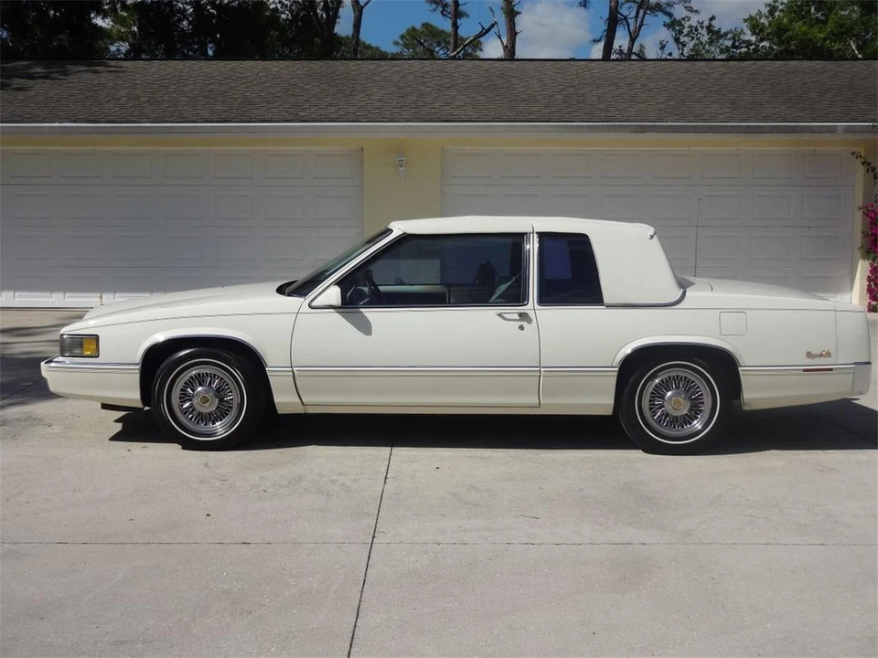 1989 Cadillac DeVille 6th Gen - Image 9 of 31