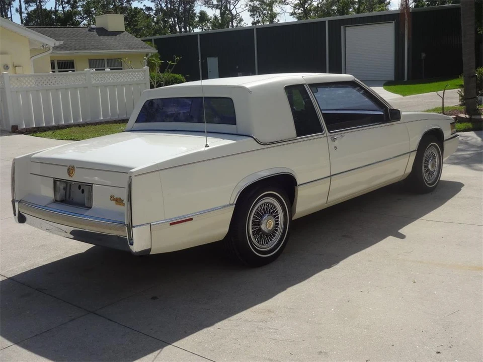 1989 Cadillac DeVille 6th Gen - Image 19 of 31