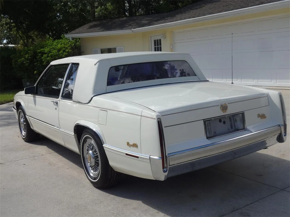 1989 Cadillac DeVille 6th Gen - Image 14 of 31