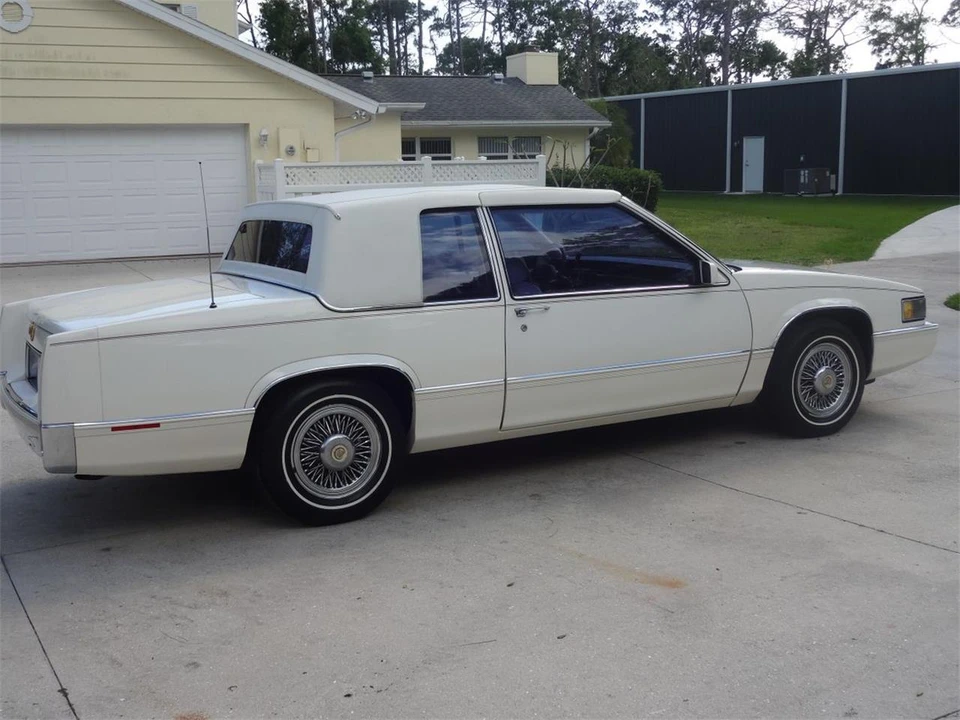 1989 Cadillac DeVille 6th Gen - Image 21 of 31