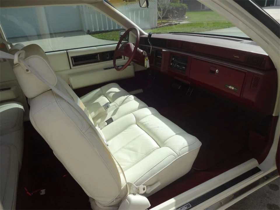 1989 Cadillac DeVille 6th Gen - Image 23 of 31