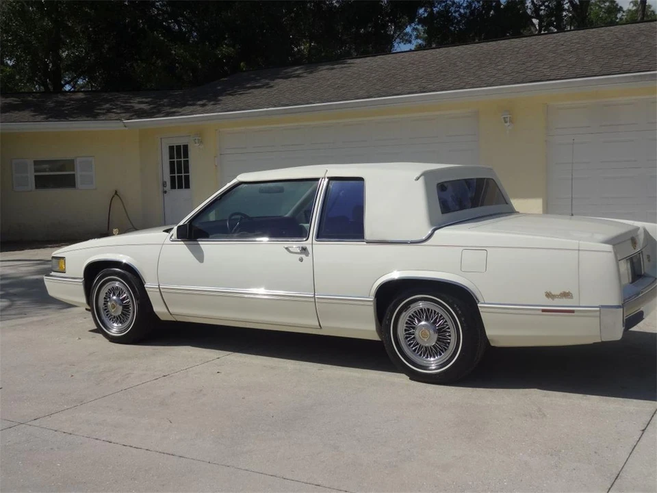 1989 Cadillac DeVille 6th Gen - Image 11 of 31