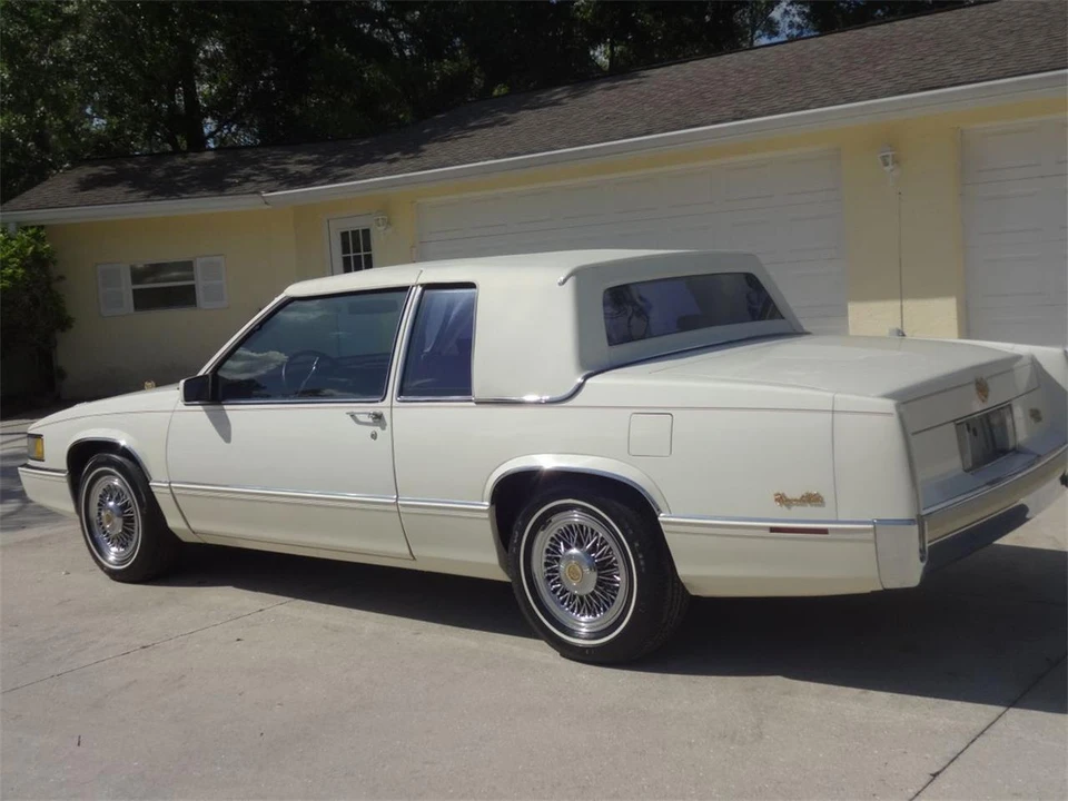 1989 Cadillac DeVille 6th Gen - Image 12 of 31