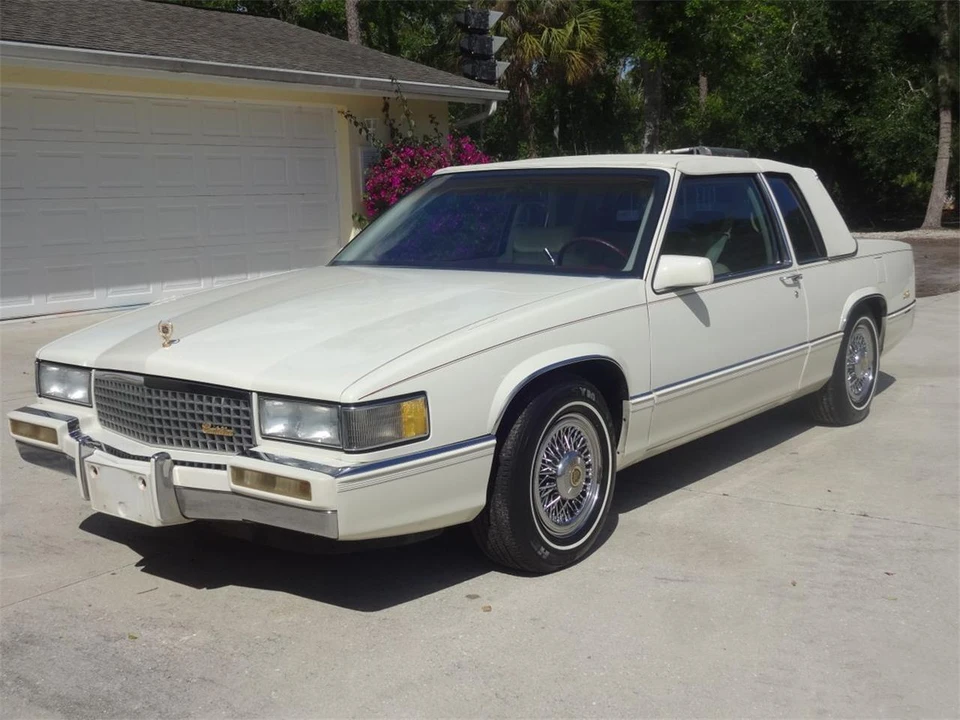 1989 Cadillac DeVille 6th Gen - Image 16 of 31