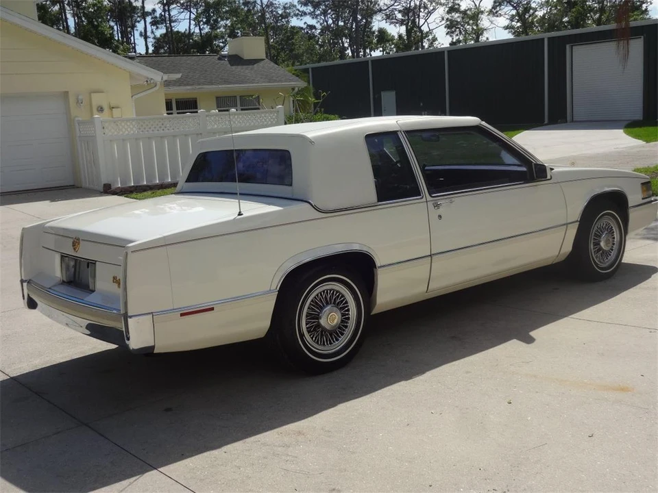 1989 Cadillac DeVille 6th Gen - Image 20 of 31