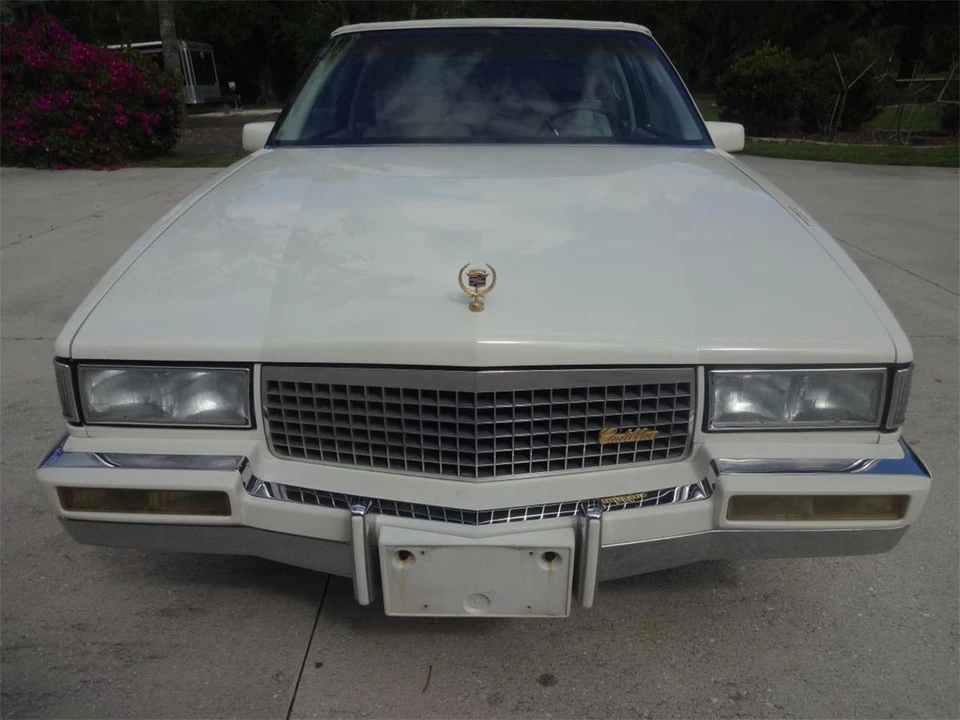 1989 Cadillac DeVille 6th Gen - Image 15 of 31