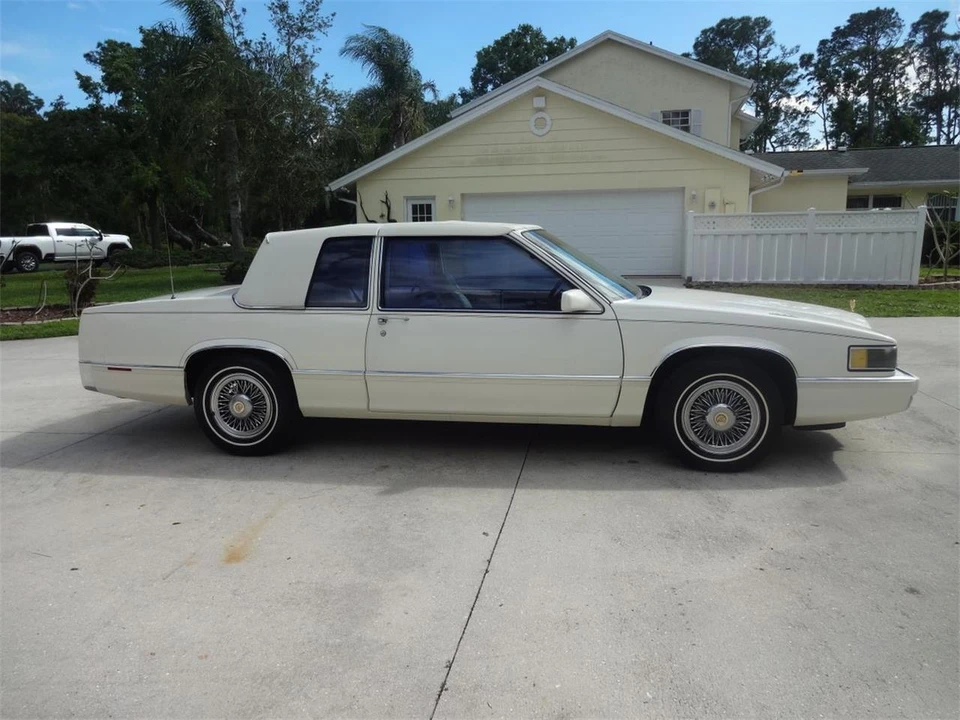 1989 Cadillac DeVille 6th Gen - Image 5 of 31