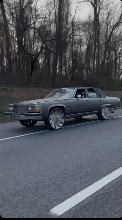 1989 Cadillac Brougham - Image 4 of 6