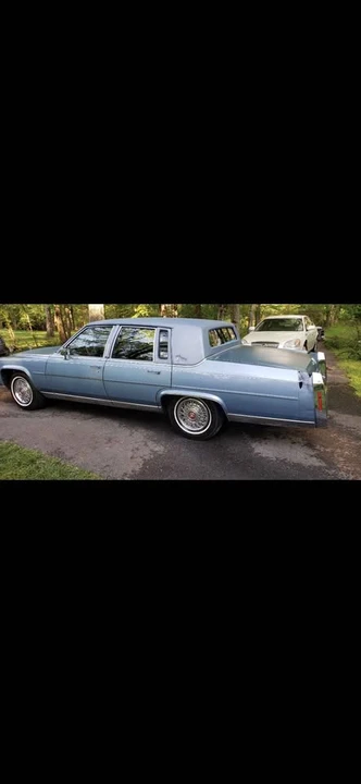 1989 Cadillac Brougham - Image 2 of 9
