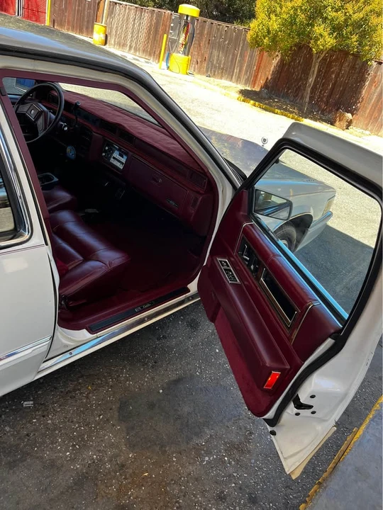 1989 Cadillac DeVille 6th Gen - Image 7 of 10