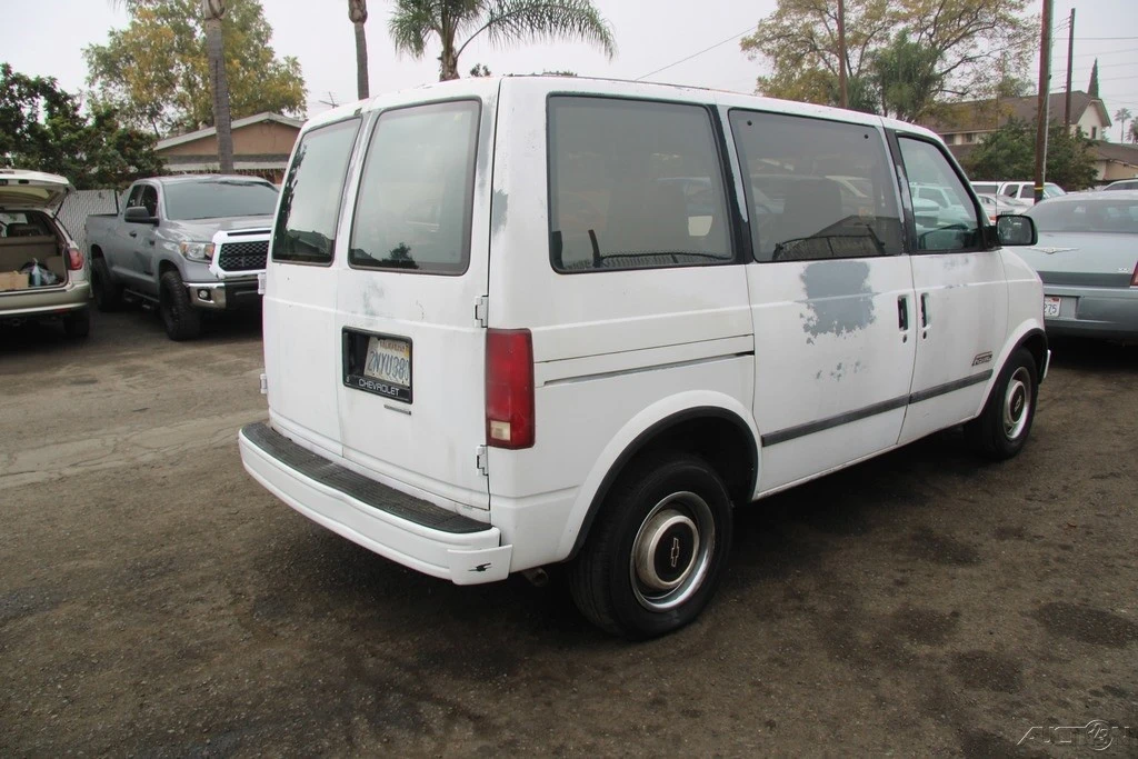 1989 Chevrolet Astro - Image 6 of 21